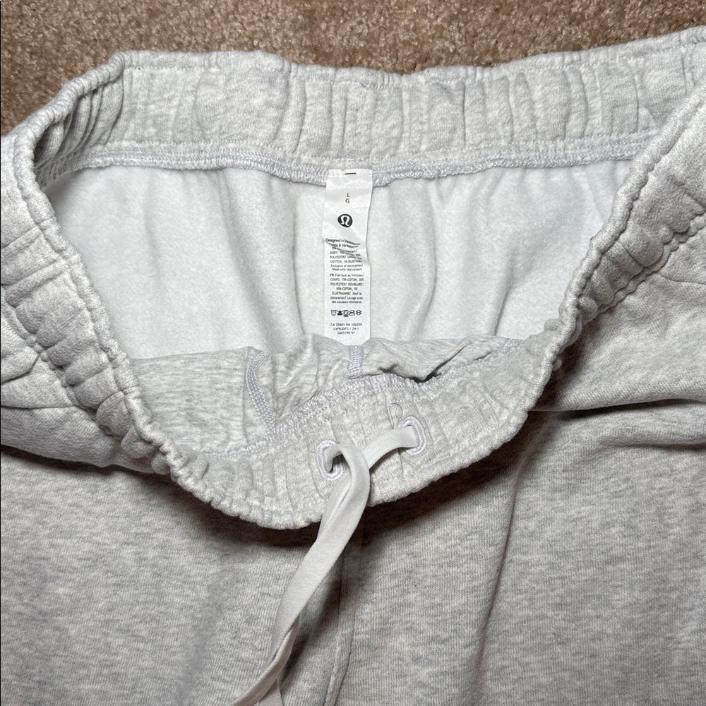 Lululemon Scuba Oversized Joggers (Short) - Picture 2 of 4